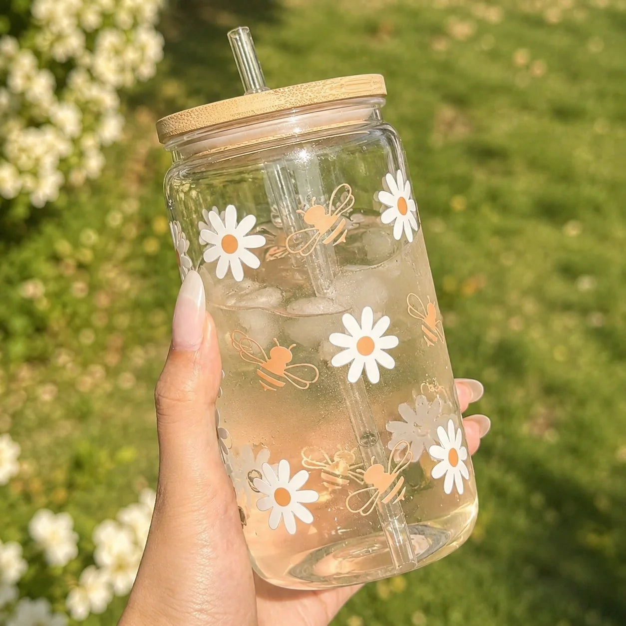 Cute Bee Daisy Glass Tumbler with Bamboo Lid & Straw, Reusable Iced Coffee Cup for Women, Home Office Travel Picnic